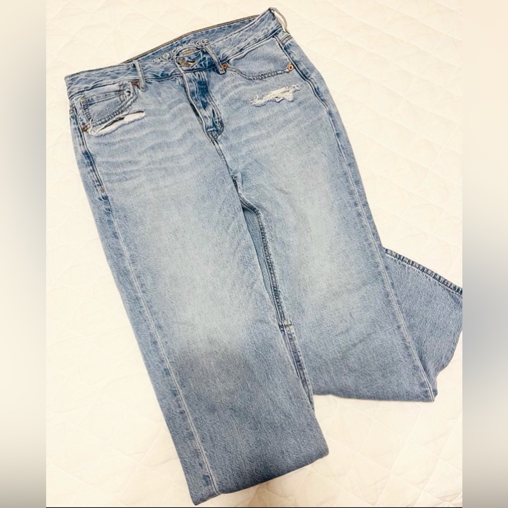 American Eagle Tomgirl jeans- size 4. Short.